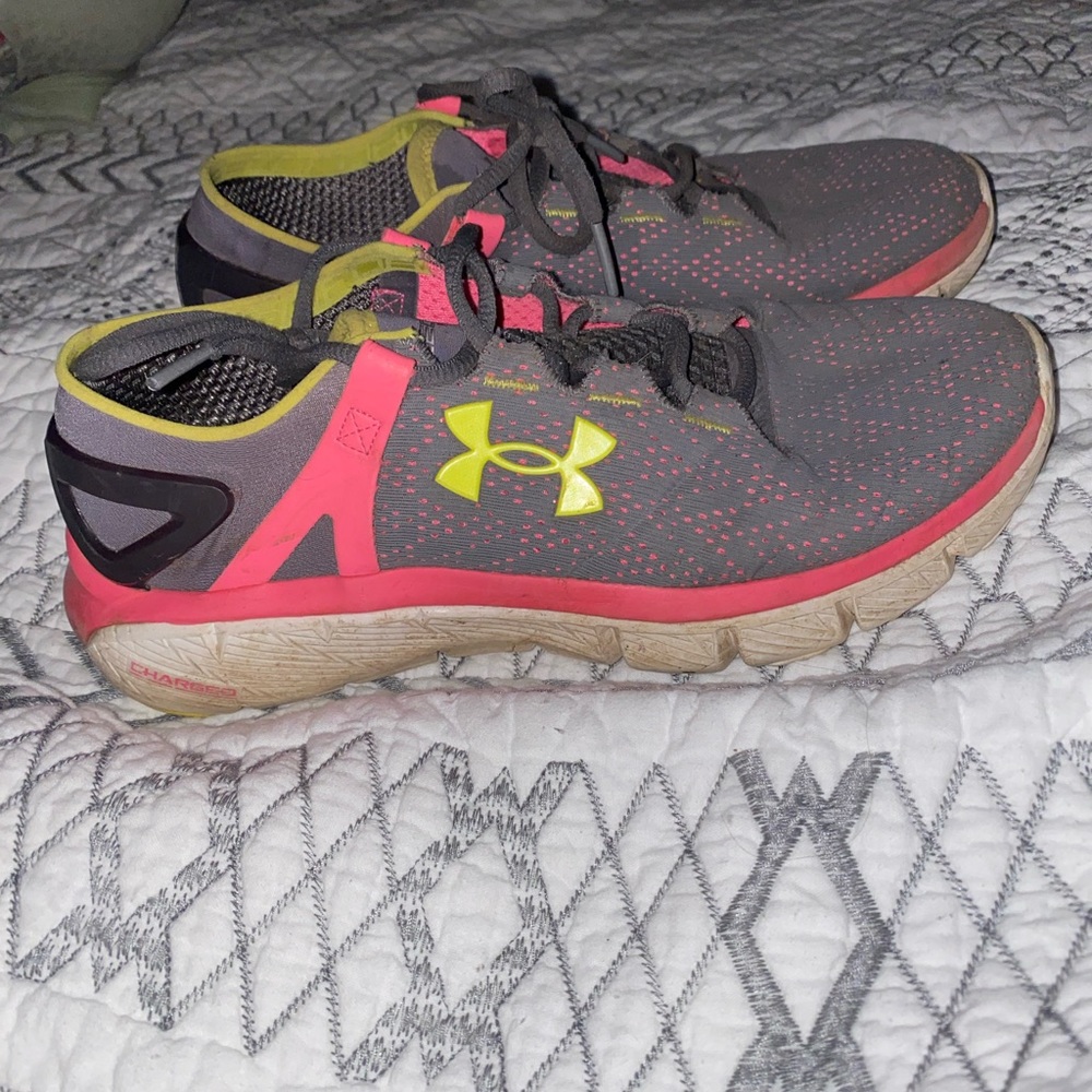 Under armour women’s speed foam size 9